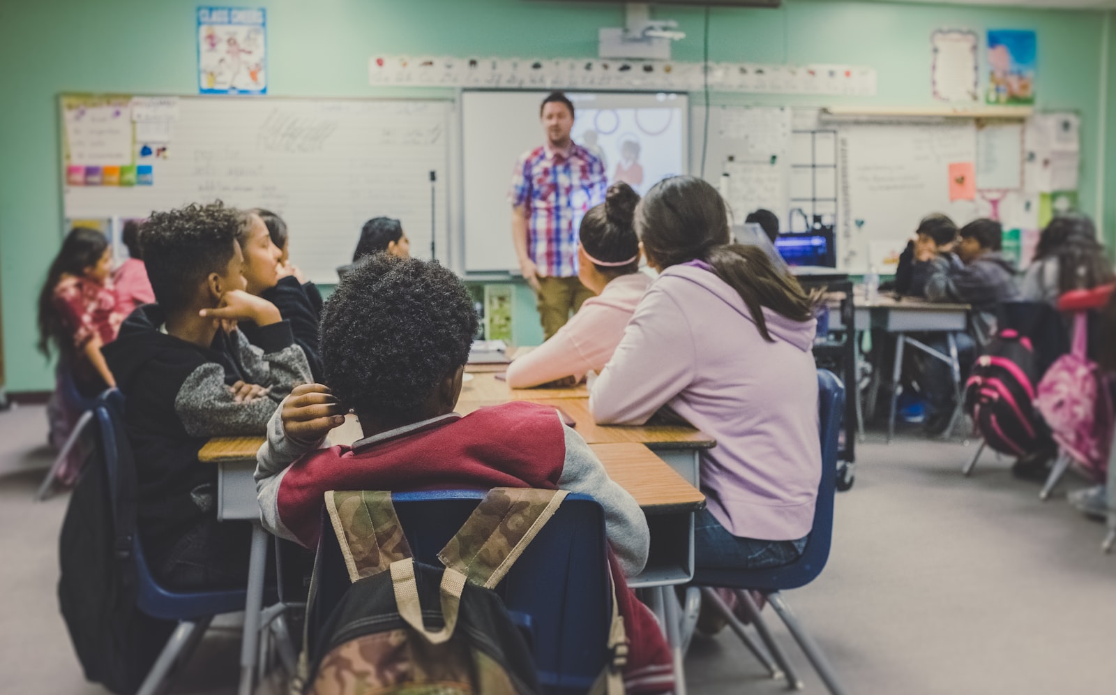 Classroom representing Study24by7 AI tutors and learning agents